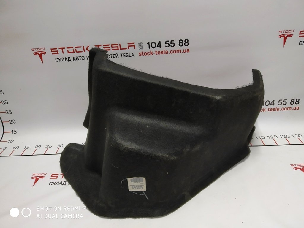 4 1007319-00-F Motorromskasse, venstre side, for Tesla elbil. Originale produkter fra en anerkjent premium bilprodusent fra USA. Bidrar til isolasjonen av bagasjerommet foran, og beskytter også kroppen mot mekanisk skade. Venstre side av motorromstrimmele